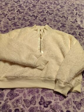 Sonoma Cream Sherpa Pullover Collar Detail